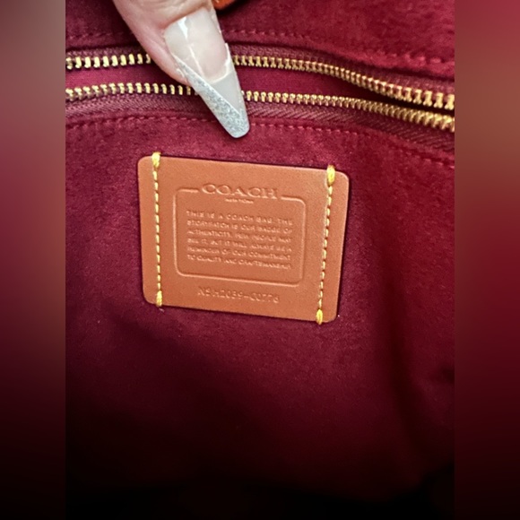 Authentic Coach Tote W/ removable stylish strap & Dust Bag!! - Picture 9 of 13